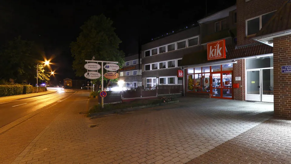 Pinguin Apotheke L135 - 27478 Cuxhaven Altenwalde